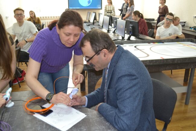 DSC_0779 Заступник Міністра освіти і науки України Максим Стріха високо оцінив наукову складову STEAM-лабораторії в реалізації концепції НУШ