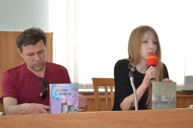 fil_zustrich_pismen_0 Студенти і викладачі філологічного факультету зустрілися з відомими письменниками