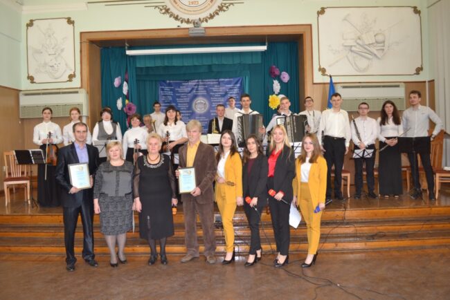 narod_kollektiv_0 Два університетські колективи підтвердили звання «народного»!