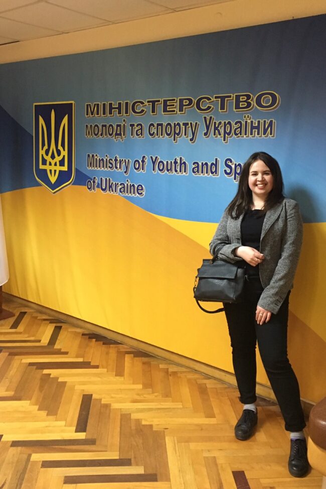 stud_in_m_0 Студентка МДПУ знайомилася з роботою Міністерства молоді та спорту України