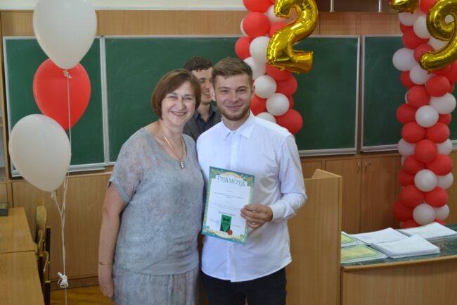 Щирі посмішки, приємні слова викладачам, фото на згадку з одногрупницями...