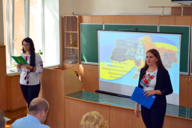 hb_1veresn_2019_3 Кураторська година на хіміко-біологічному факультеті «Україна в моєму серці»