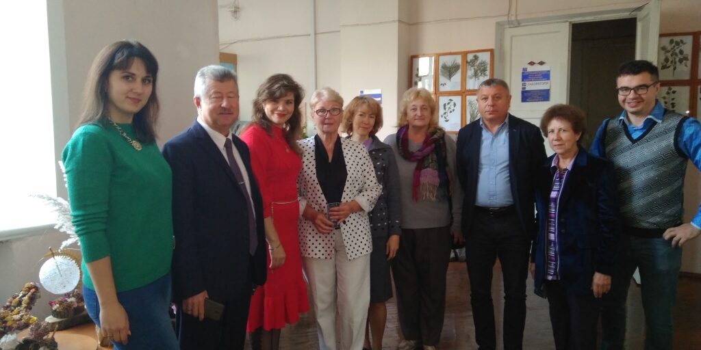 Кафедра ботаніки і садово-паркового господарства вітає науково-педагогічних працівників МДПУ з Днем працівника освіти