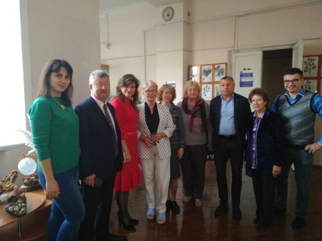 bot_osvita_2 Кафедра ботаніки і садово-паркового господарства вітає науково-педагогічних працівників МДПУ з Днем працівника освіти