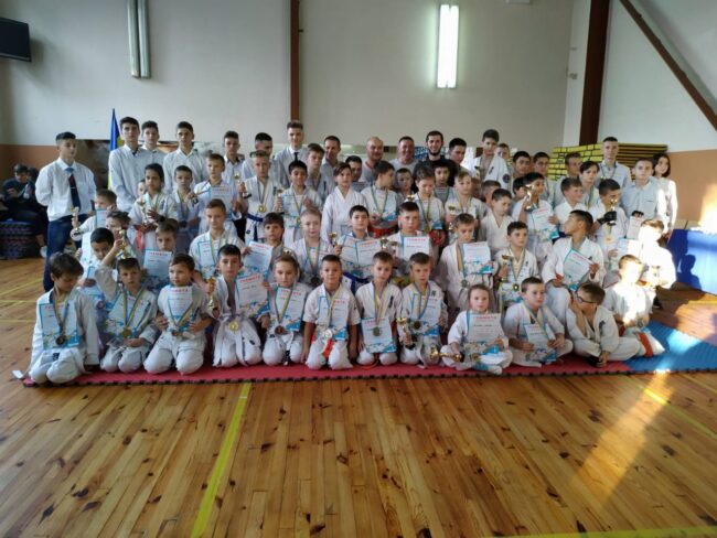 11 Змагання з кіокушин карате серед дітей, юнаків і дівчат в розділі «куміте»