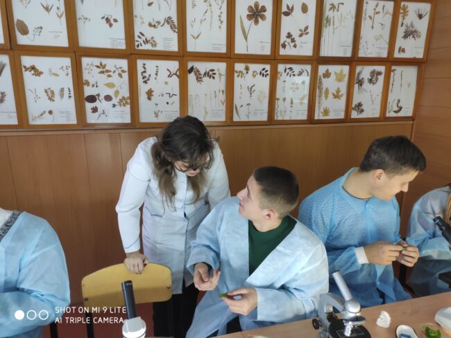 IMG_20191127_131353 Дослідницький практикум з біології та природознавства на кафедрі ботаніки і садово-паркового господарства