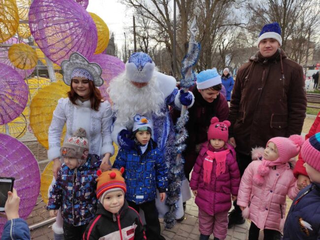 8 Студенти взяли участь в міському костюмованому святі Fun Run