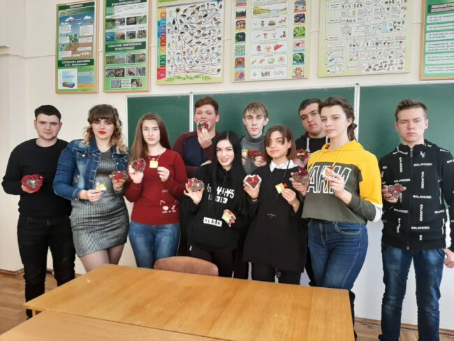 6 На кафедрі екологічної безпеки та раціонального природокористування виготовили магніти-валентинки