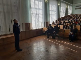 Рятувальники провели заняття зі студентами щодо мінної небезпеки