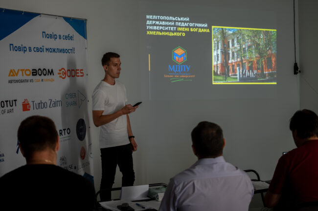 Завантажити файл або фотографії